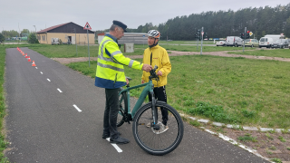 Ivo Ziemann mit dem E-Bike bei der Verkehrswacht Bernau