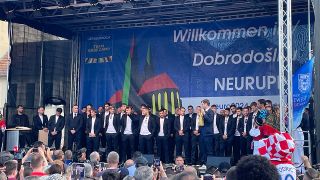 9.6.2024:Ankunft der kroatischen Nationalmannschaft auf dem Neuruppiner Schulplatz, Bild: Antenne Brandenburg/J. Pissowotzki